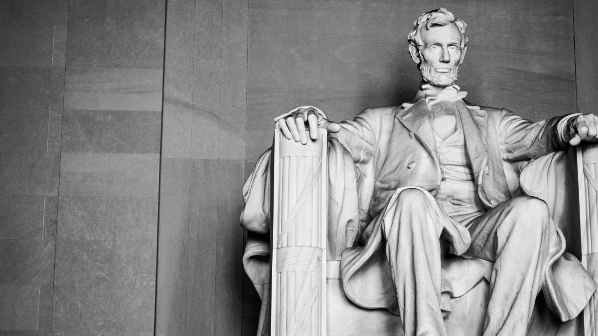 Photo of the Lincoln Memorial in Washington DC for the blogpost The Ultimate Guide to Teaching Government to Kids